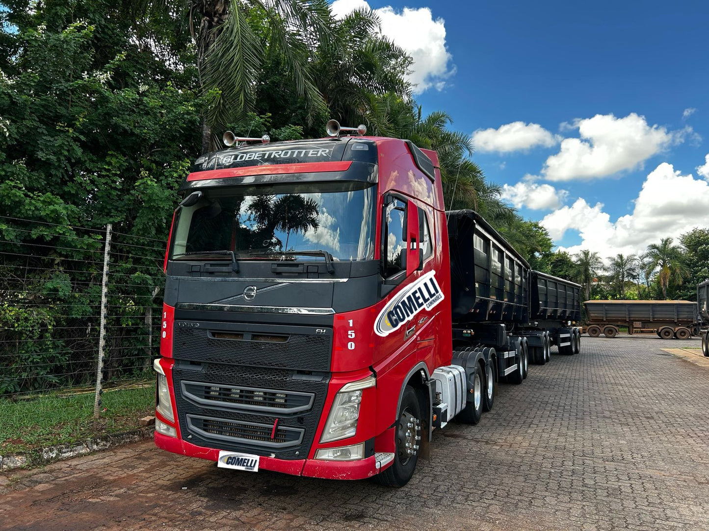 Conjunto Volvo FH 540+Rodo-caçamba Fachinni / Ano/Modelo: 22/22 Tração: 6x4 Quilometragem: 725k