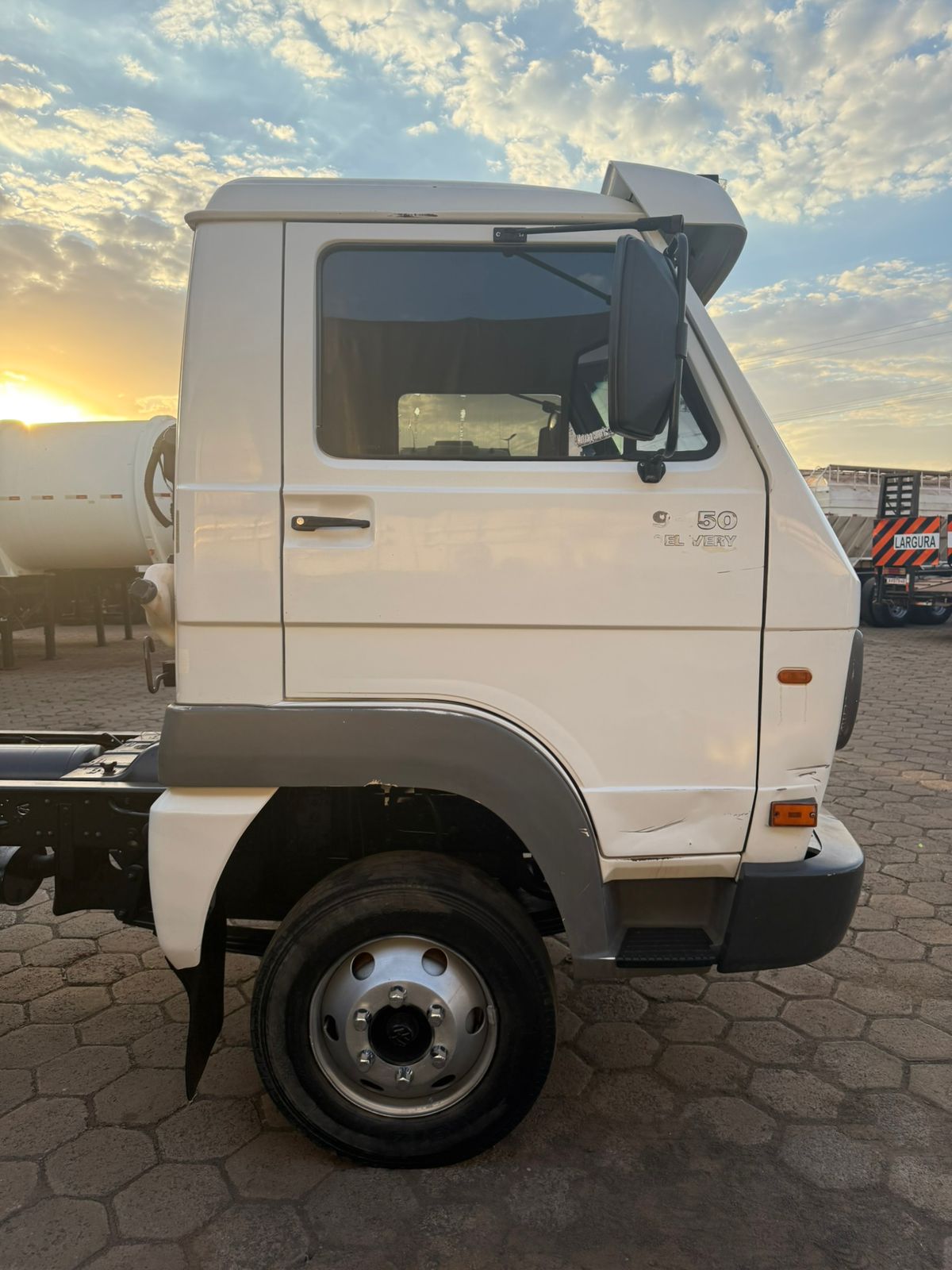 Marca/ Modelo: Volkswagem Ano/Modelo: 11/11 Quilometragem: 500K Tração: 4X2 3/4 Cor: Branco