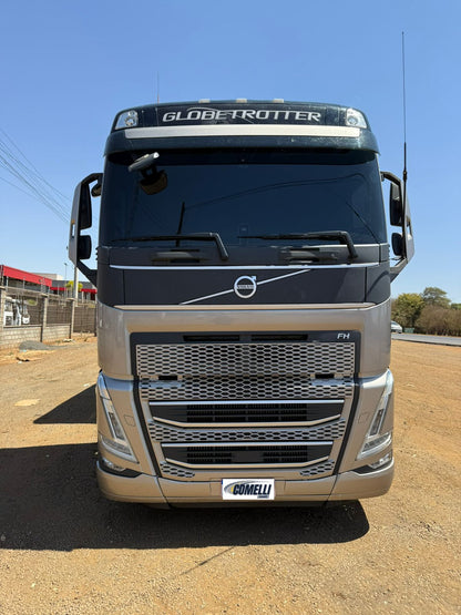 Marca/ Modelo: Volvo FH540 Ano/Modelo: 23/23 Quilometragem: 212K Tração: 6X4 Cor: Cinza