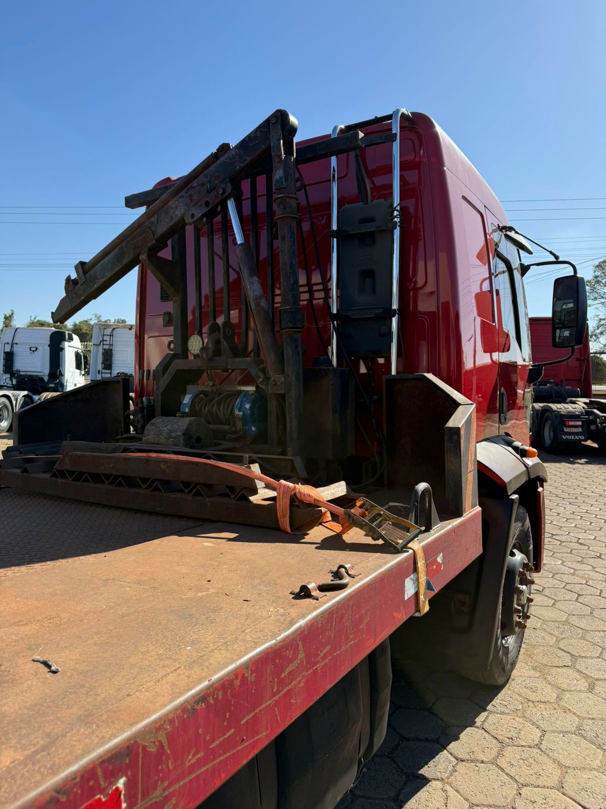 Marca/ Modelo: Ford cargo 2428+Prancha Ano/Modelo: 11/12 Quilometragem: 926K Tração: 6X2 Cor: Vermelho