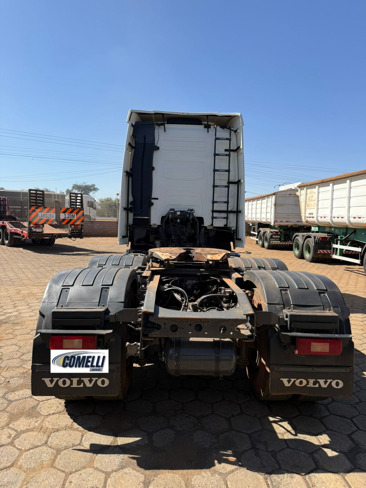 Volvo FH540/ Ano/Modelo: 21/21 Tração: 6x4 Quilometragem: 498k