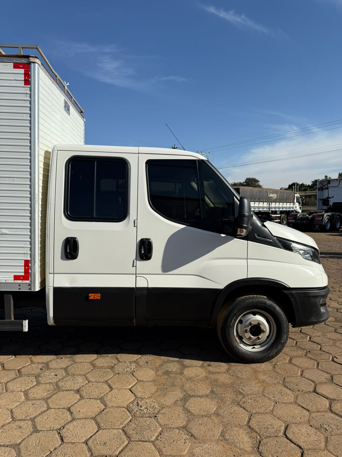Marca/Modelo: Caminhão Iveco Daily 45-170/ Ano/Modelo: 21/22 Tração: 4x2 Quilometragem: 80K