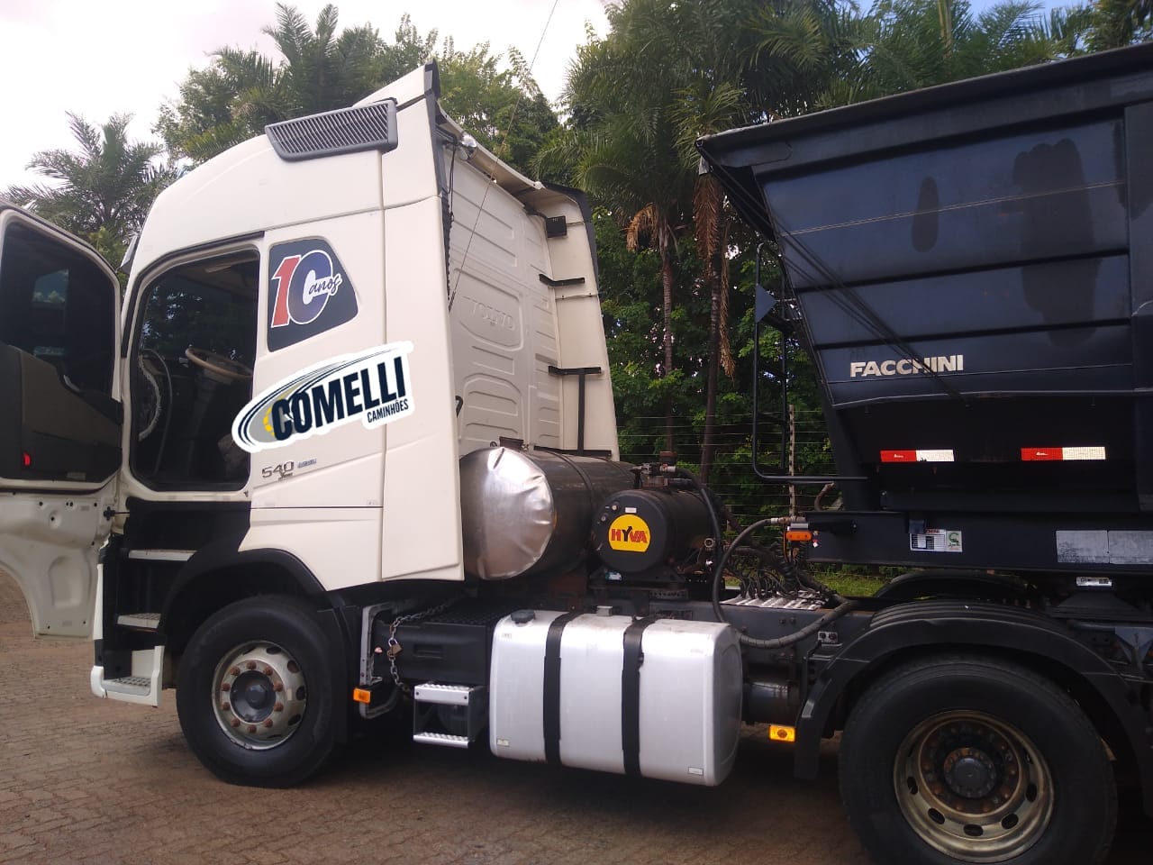 Conjunto Volvo FH 540+Rodo-caçamba Fachinni / Ano/Modelo: 21/21 Tração: 6x4 Quilometragem: 501kk