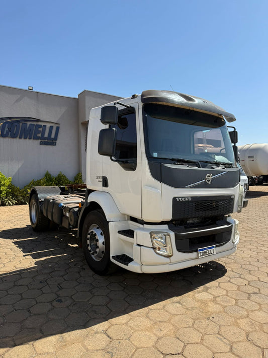 Marca/ Modelo: Volvo VM 330 Ano/Modelo: 17/18 Quilometragem: 469K Tração: 4X2 Cor: Branco