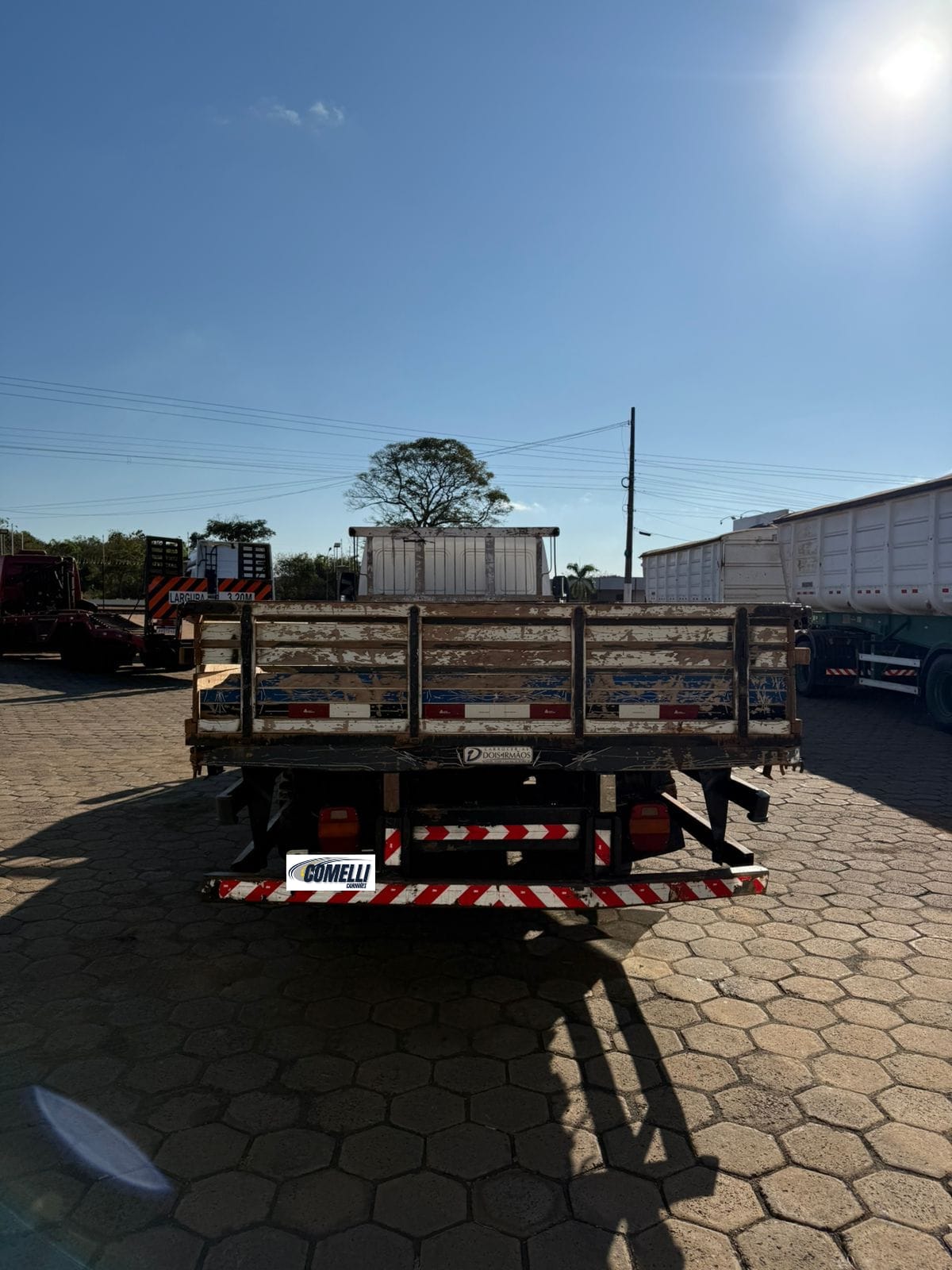 Marca/ Modelo: Ford cargo 816 Ano/Modelo: 15/15 Quilometragem: 175K Tração: 3/4 4x2Cor: Branco