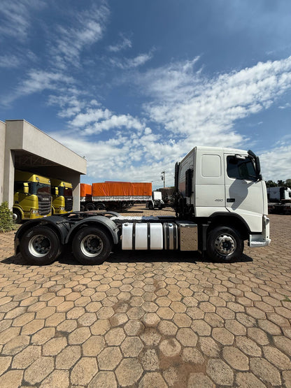 Volvo FH 460/ Ano/Modelo: 13/14 Tração: 6x4 Quilometragem: 721K